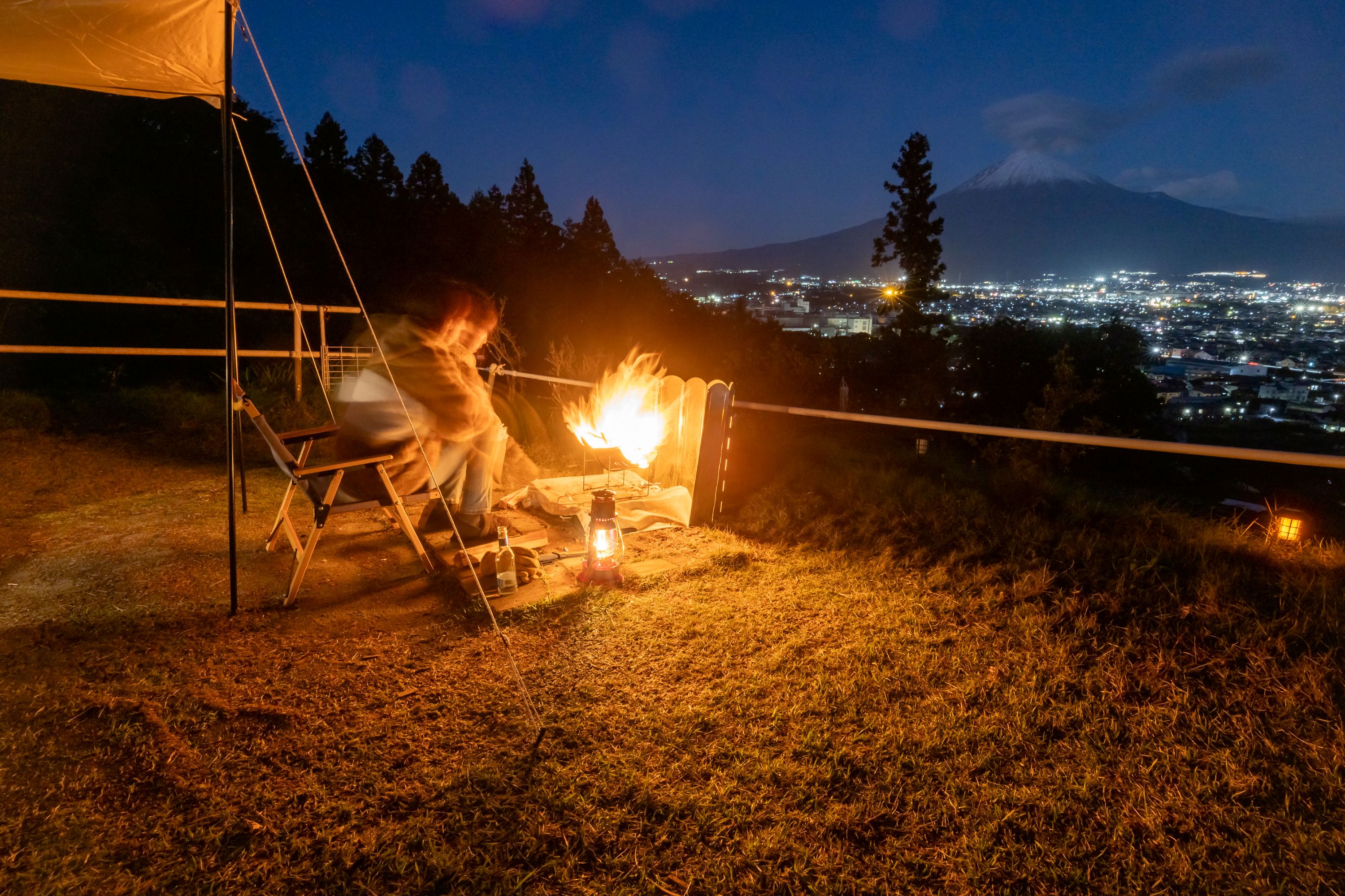絶景の富士山を望むロマンティックなアウトドア体験
